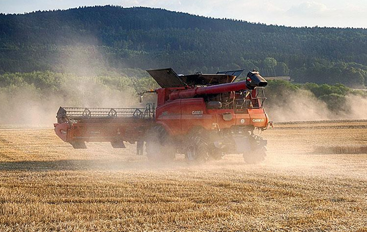 What helps Axial-Flow 250 combines reach maximum result?