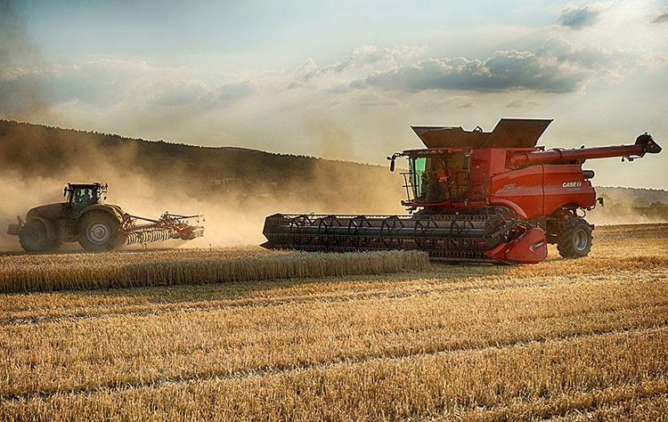 What helps Axial-Flow 250 combines reach maximum result?
