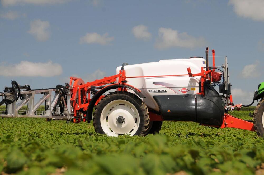 Причіпний обприскувач KUHN METRIS 4102