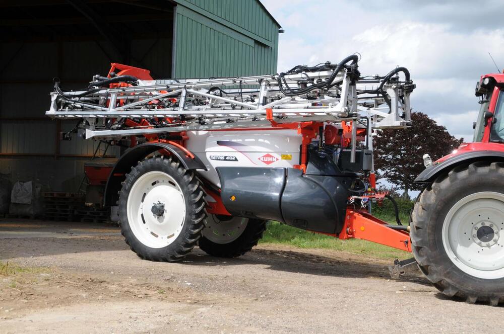 Причіпний обприскувач KUHN METRIS 4102