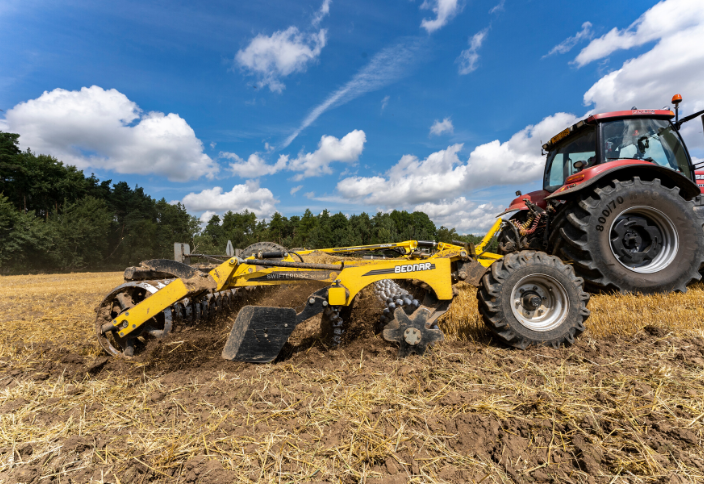 "It won't let you down!" - that's what farmers who use the BEDNAR SWIFTERDISC disc cultivator say