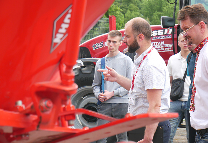 Тайтен Машинері Україна спільно із KUHN Україна сердечно вітають НУБіП із 125 річницею від дня заснування