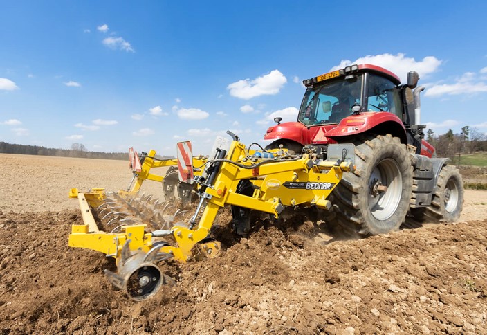Основа ґрунтообробітку: Глибокорозпушувачі BEDNAR TERRALAND поза конкуренції