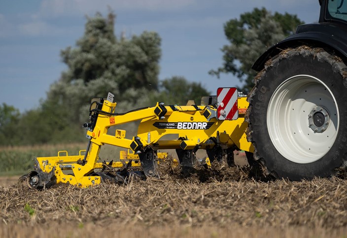 Основа ґрунтообробітку: Глибокорозпушувачі BEDNAR TERRALAND поза конкуренції