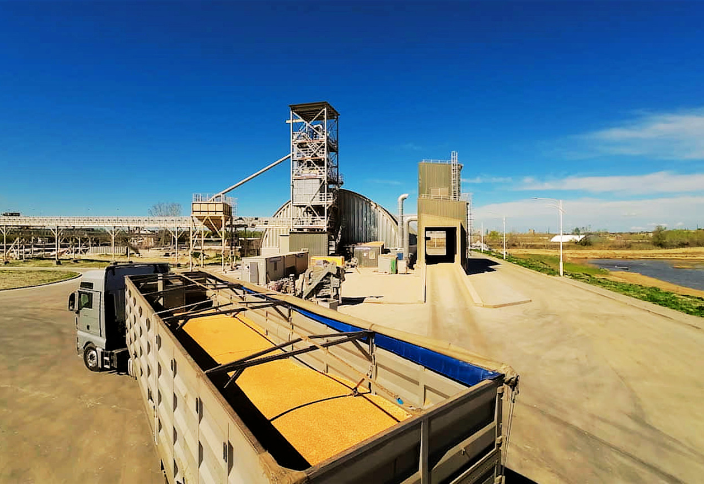 "NIBULON" Acquires New Case IH Farmlift Loaders