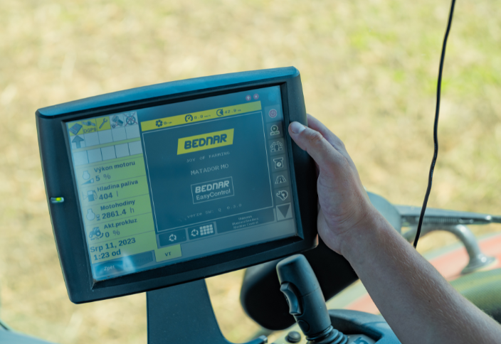 Знайомство з новинками: сівалка BEDNAR MATADOR MO для смугової підготовки ґрунту та посіву за один прохід