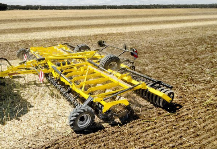 Дискування чи культивація: як ефективніше заробити рештки в ґрунт після жнив?