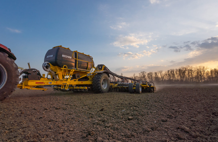 Сівалка CORSA CN у поєднанні з бункерами COMBO SYSTEM CS та FERTI-CART: Ідеальне рішення для ефективного посіву