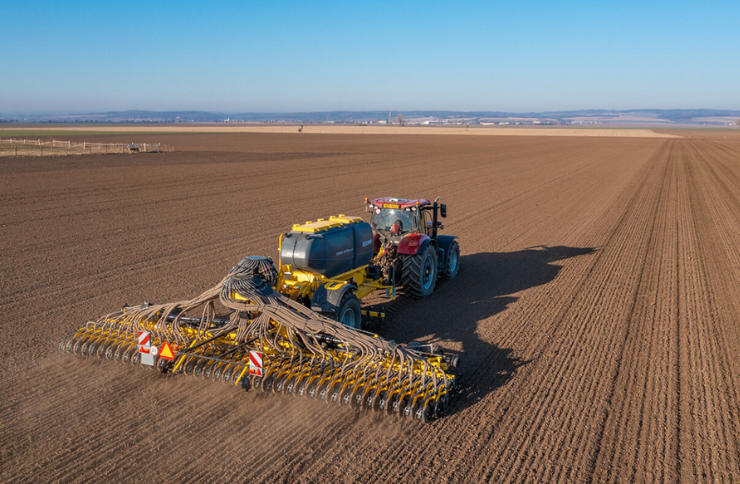 CORSA CN Seed Drill in Combination with COMBO SYSTEM CS and FERTI-CART Hoppers: The Ideal Solution for Efficient Sowing