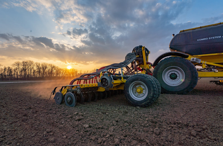 CORSA CN Seed Drill in Combination with COMBO SYSTEM CS and FERTI-CART Hoppers: The Ideal Solution for Efficient Sowing