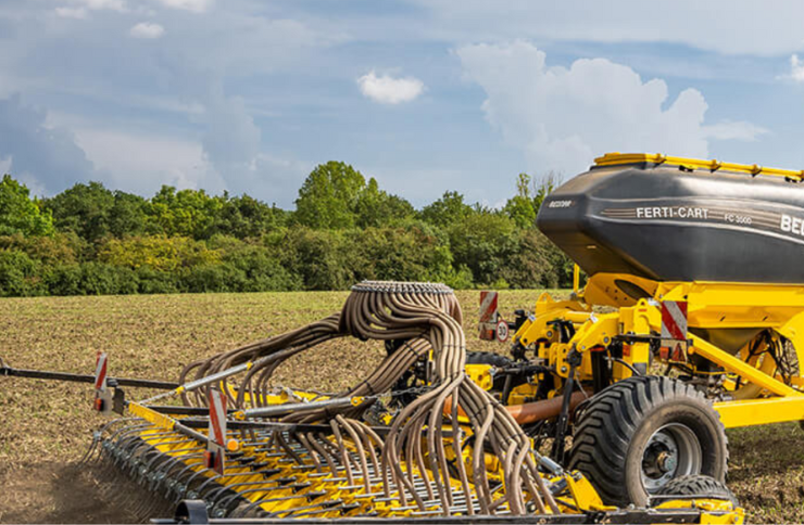 CORSA CN Seed Drill in Combination with COMBO SYSTEM CS and FERTI-CART Hoppers: The Ideal Solution for Efficient Sowing