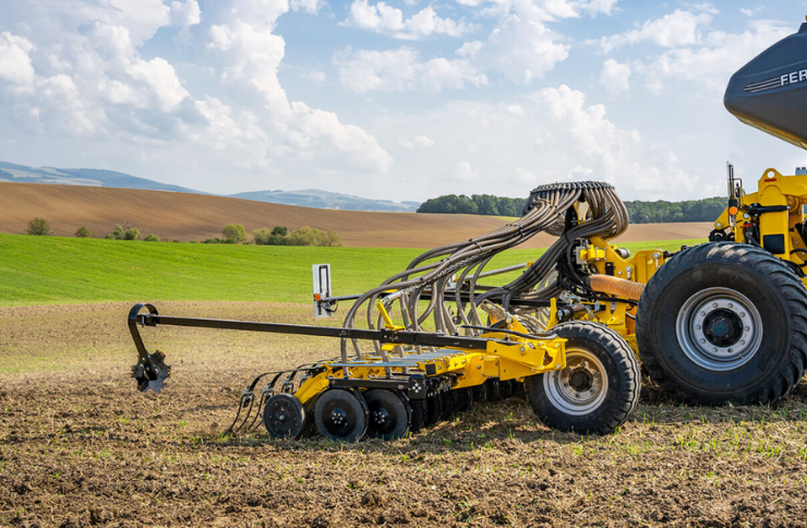 CORSA CN Seed Drill in Combination with COMBO SYSTEM CS and FERTI-CART Hoppers: The Ideal Solution for Efficient Sowing
